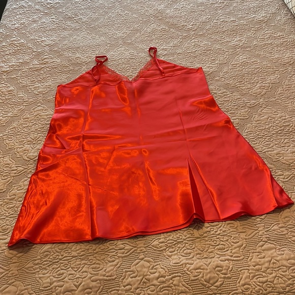 Lingerie - Picture 2 of 3